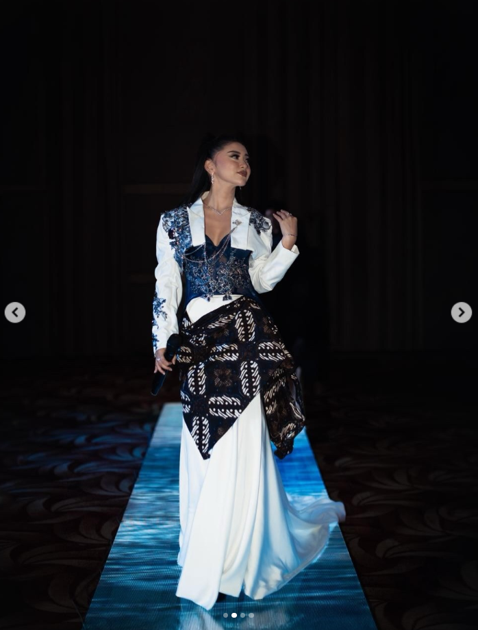 Elegance BY